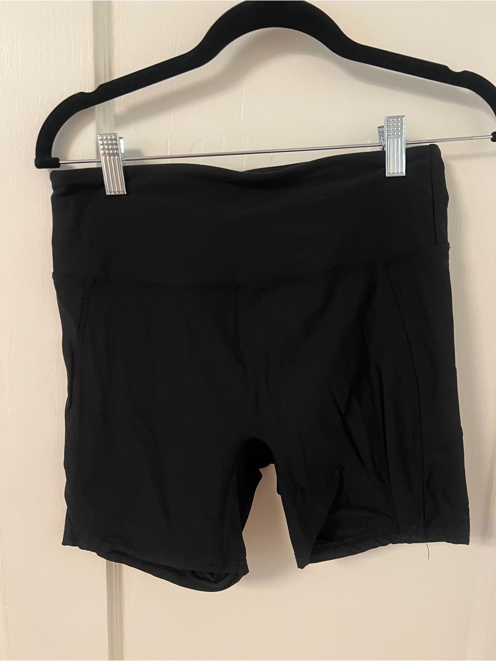 NYLORA Women’s High-Waist Black Active Shorts - M